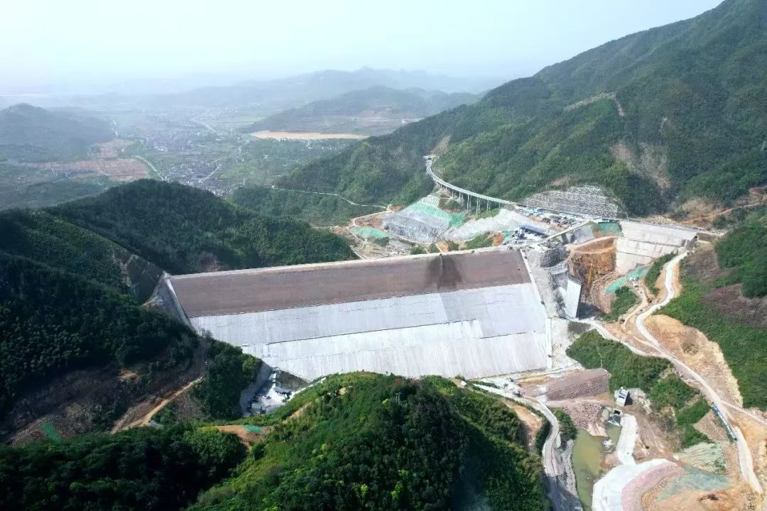 衢州寺桥水库拦河坝顺利结顶
